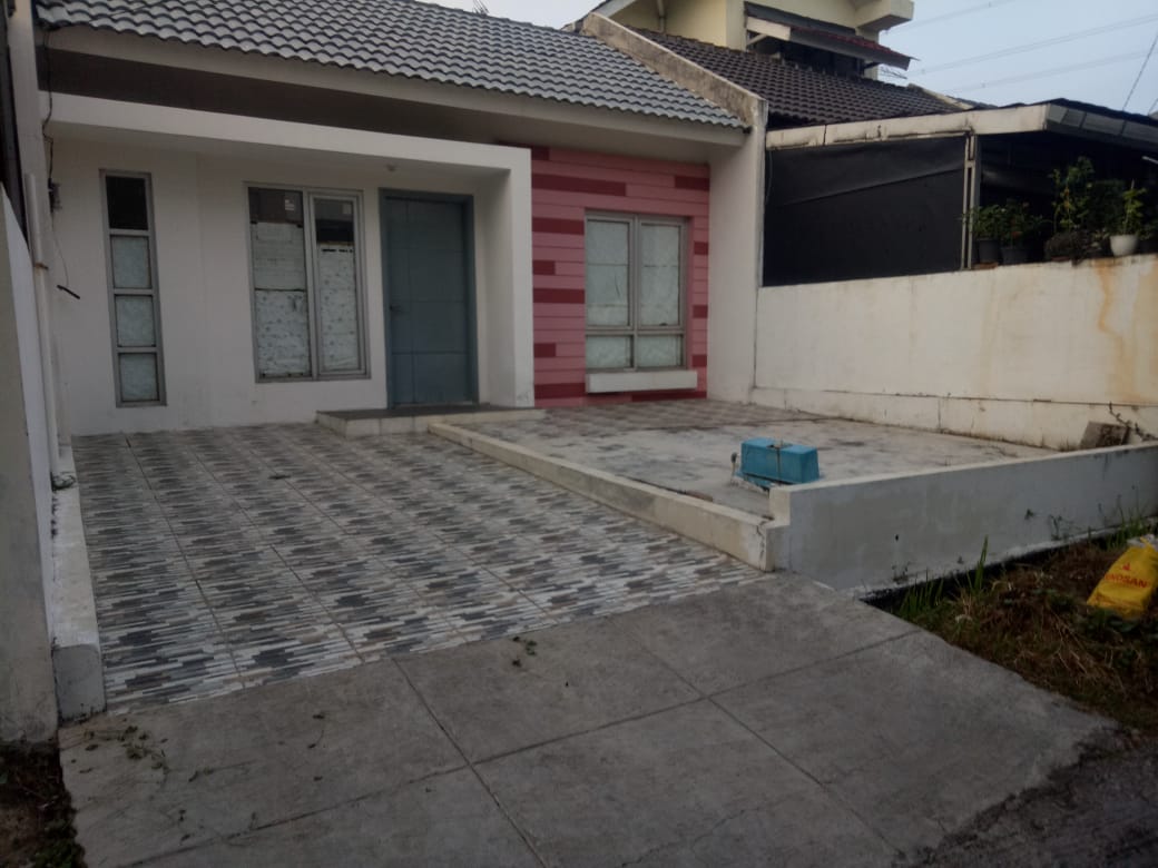 Ifj. Rumah di Cluster Roseville Blok J No. 8